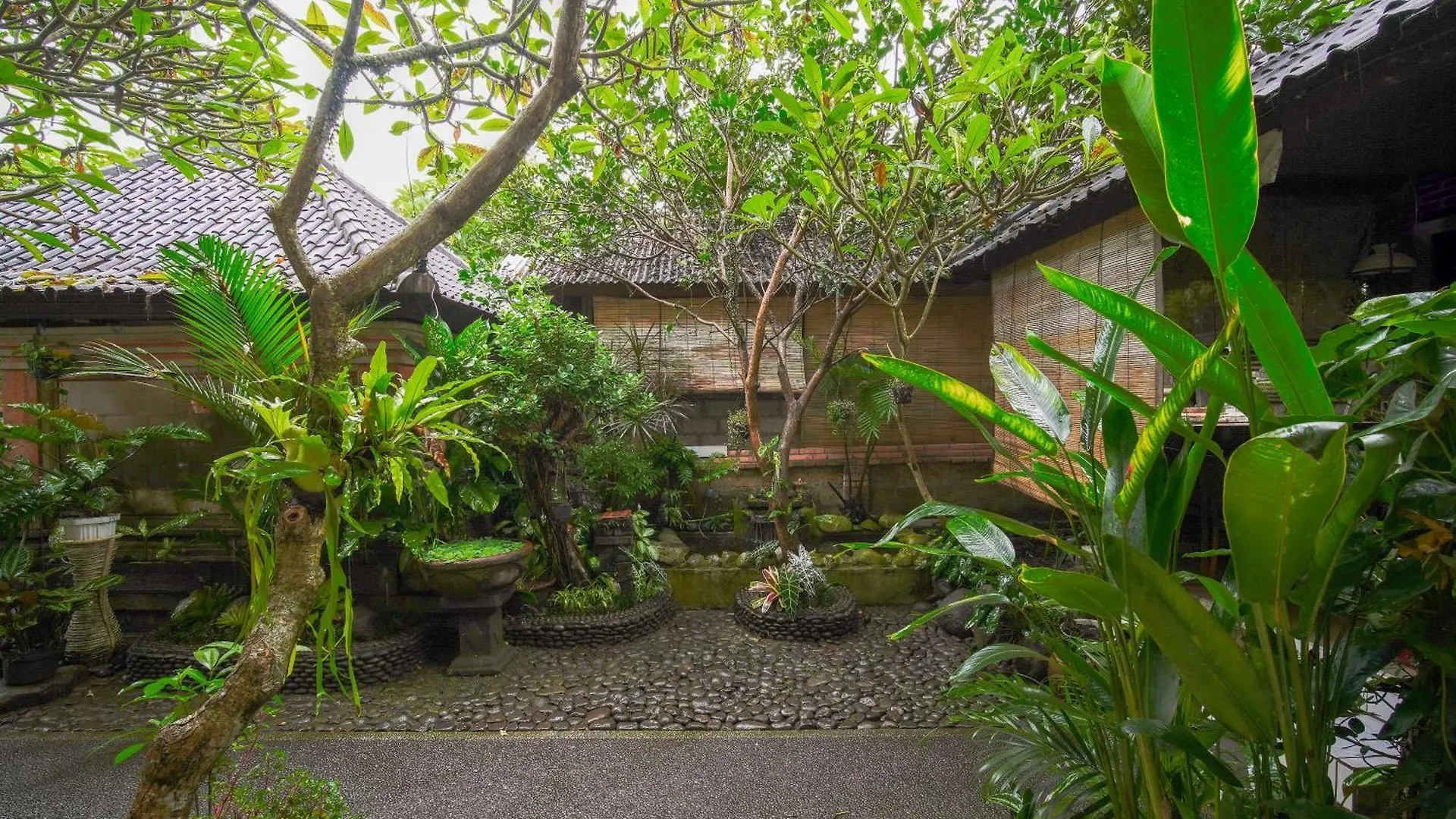Villa Shana Homestay By Eps Ubud  Indonesia